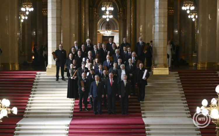 Sulyok Tamás: a magyar tudomány és kultúra képviselői összefognak minket