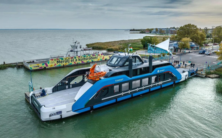 Tavaly 2,4 millióan utaztak a BAHART kompjain és hajóin