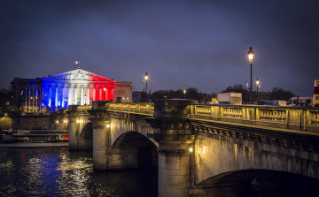 A francia kormány parlamenti szavazás nélkül vezeti be a vitatott nyugdíjreformot