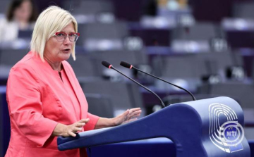 Gál Kinga: az Európai Bizottságnak mennie kell!