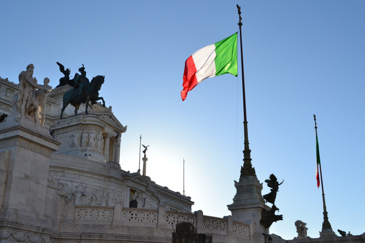 Olaszországban számlaégetéssel tüntettek a drága rezsiköltségek ellen