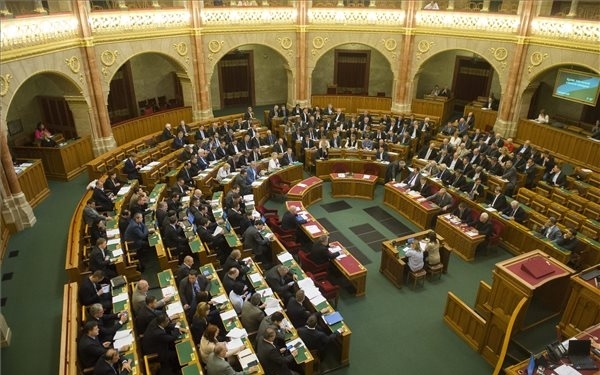 A jövő évi költségvetésről dönt a parlament